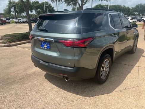Used 2023 Chevrolet Traverse LT w/ LPO, Cargo Package FWD image 5