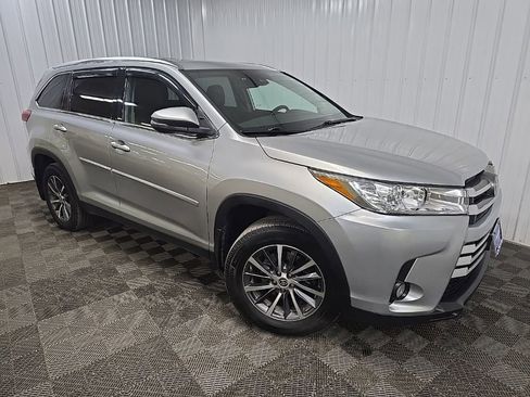 Used 2019 Toyota Highlander XLE AWD/4WD image 7
