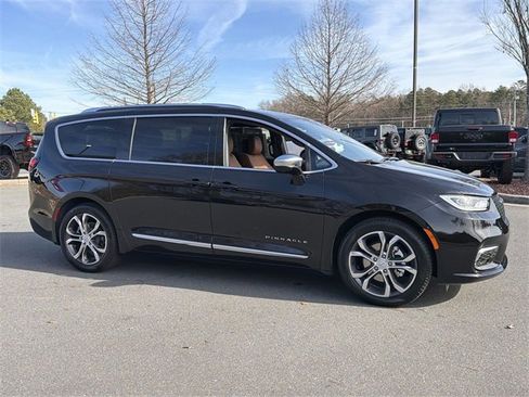 New 2026 Chrysler Pacifica Pinnacle image 13