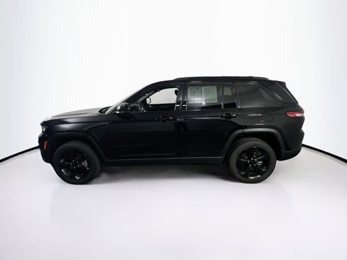 Used 2023 Jeep Grand Cherokee Altitude image 8