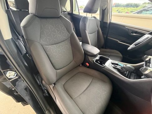 Used 2025 Toyota RAV4 XLE AWD/4WD image 41