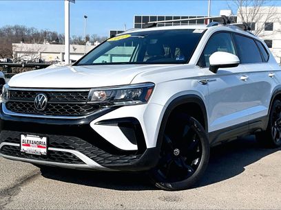 Used 2022 Volkswagen Taos SE w/ Panoramic Sunroof Package