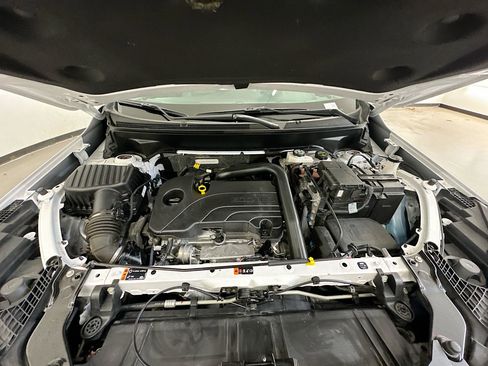 Used 2024 GMC Terrain SLT image 35