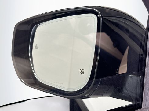 Used 2023 Jeep Grand Cherokee Limited w/ Luxury Tech Group II image 16