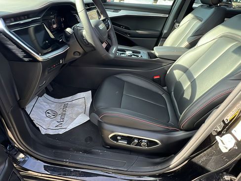 Used 2024 Jeep Wagoneer Launch Edition image 16