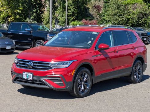 Certified 2023 Volkswagen Tiguan SE image 9