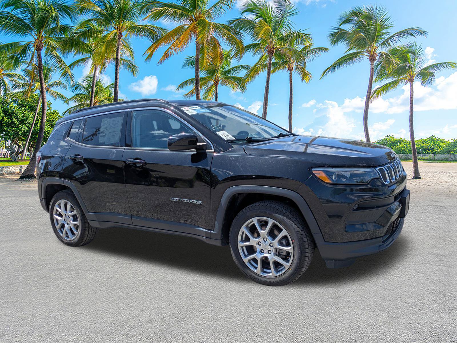 Used 2022 Jeep Compass Latitude w/ Sun and Sound Group AWD/4WD image 3