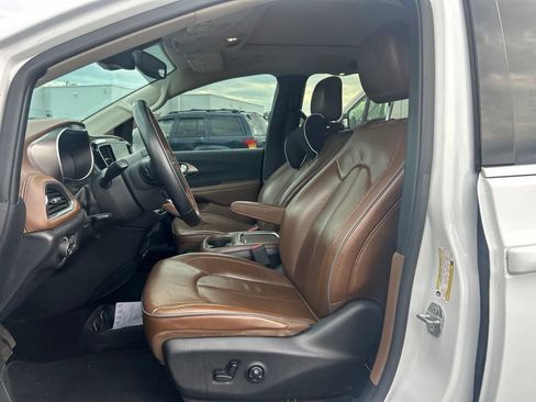 Certified 2018 Chrysler Pacifica Limited w/ Advanced Safetytec Group FWD image 6