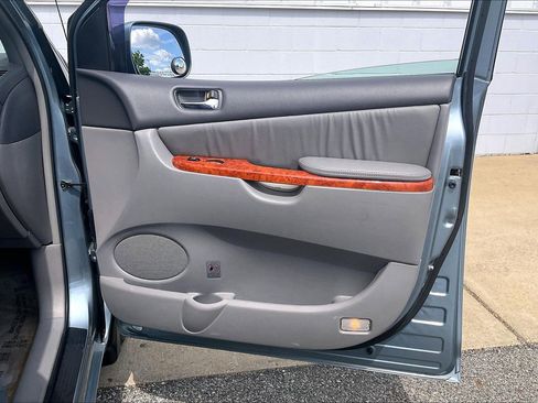 Used 2010 Toyota Sienna XLE FWD image 27