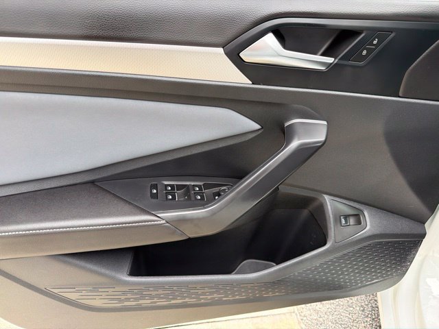 Used 2025 Volkswagen Jetta SE FWD image 11