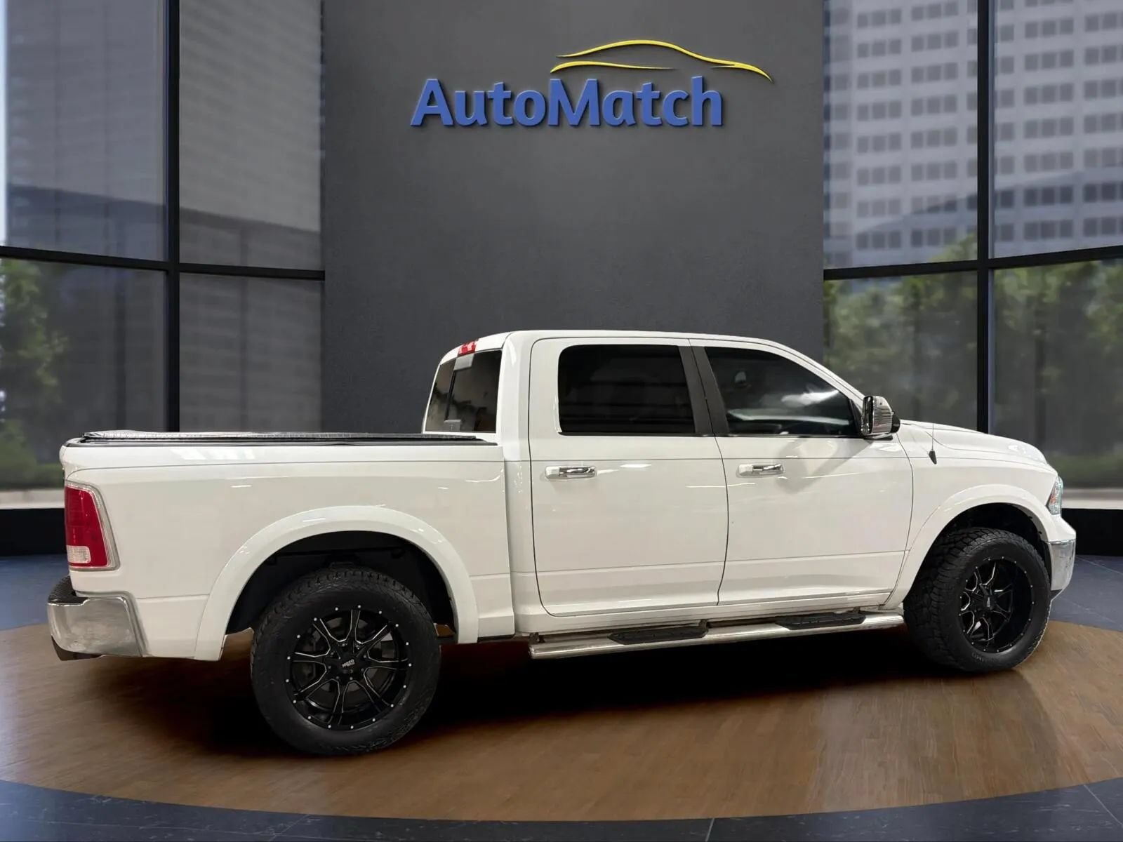 Used 2017 RAM 1500 Laramie AWD/4WD image 12