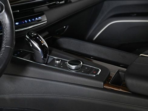 Used 2022 Cadillac Escalade Premium Luxury image 21