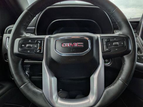 Used 2023 GMC Yukon XL SLT w/ SLT Luxury Package AWD/4WD image 17