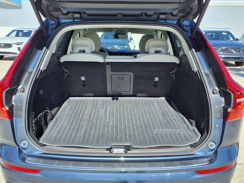 Certified 2023 Volvo XC60 B5 Ultimate w/ Climate Package image 18