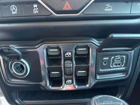 Used 2022 Jeep Gladiator Overland image 23