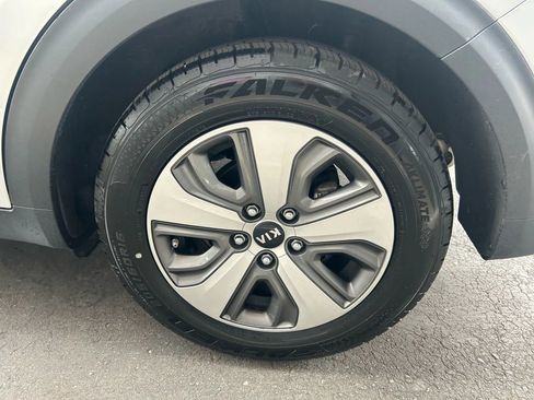 Used 2019 Kia Niro LX image 16