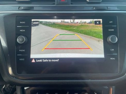 Used 2024 Volkswagen Tiguan SE AWD/4WD image 21