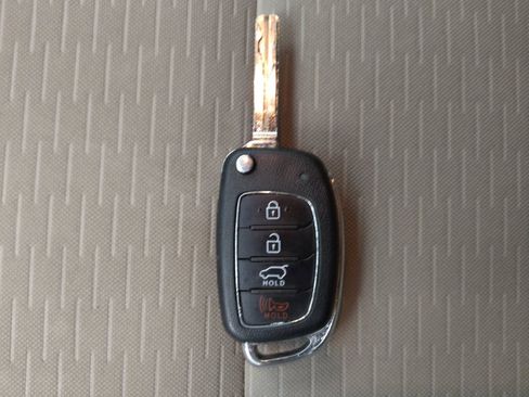 Used 2019 Hyundai Tucson SE image 32