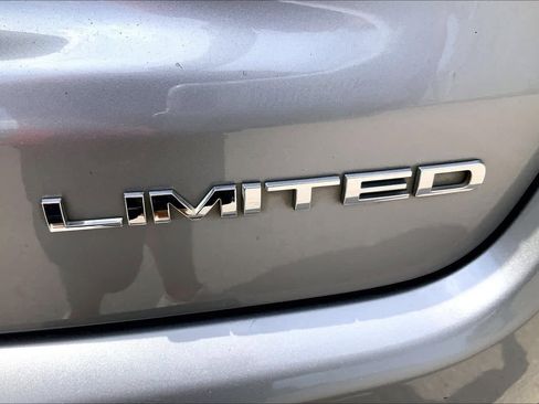 Used 2017 Jeep Compass Limited image 9