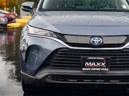 Used 2021 Toyota Venza LE image 5