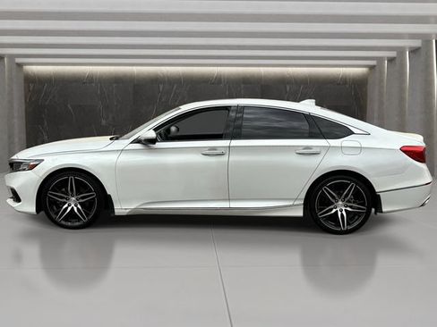 Used 2021 Honda Accord Touring image 2