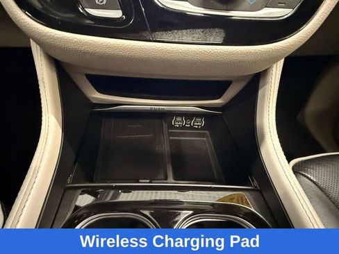 Used 2023 Chrysler Pacifica Limited image 36