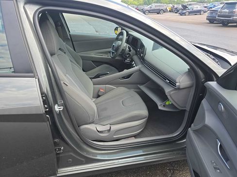 Used 2026 Hyundai Elantra SE FWD image 16