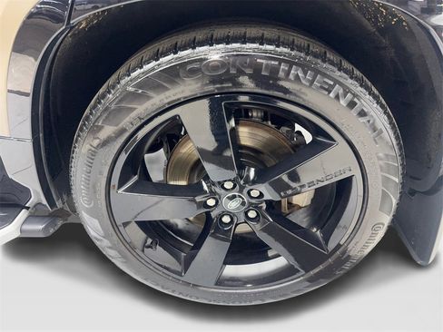 Used 2023 Land Rover Defender 130 X-Dynamic SE image 83