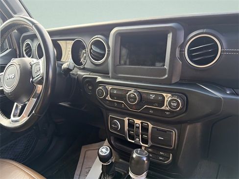 Used 2020 Jeep Gladiator Overland w/ LED Lighting Group image 10