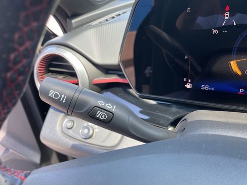 Used 2025 Chevrolet Trax RS FWD image 16