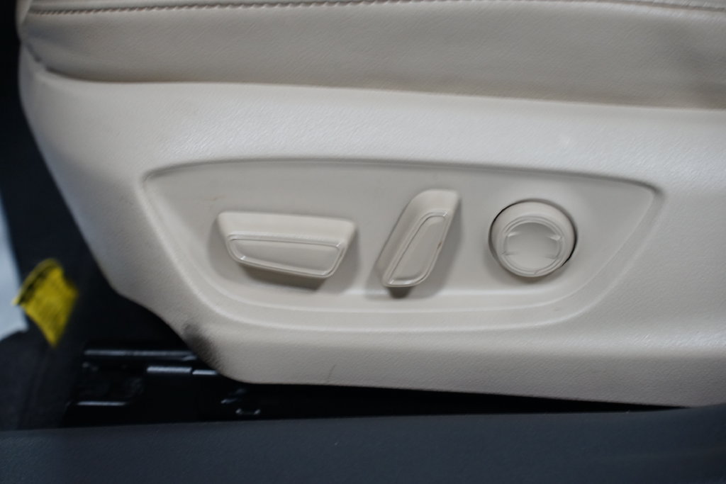 Certified 2018 Toyota Camry XLE FWD image 33