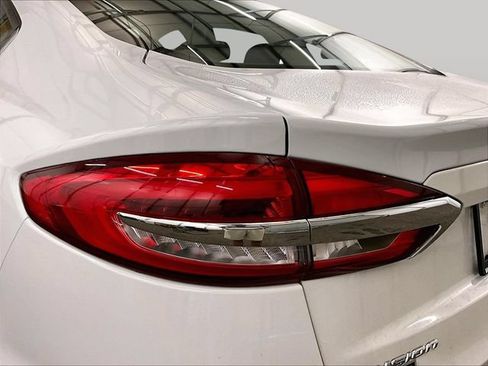 Used 2020 Ford Fusion SE FWD image 28