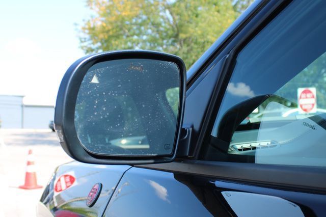 Used 2025 Jeep Compass Trailhawk AWD/4WD image 9