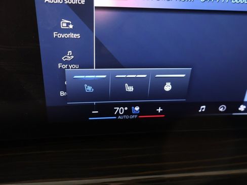 Used 2024 BMW X7 xDrive40i w/ Premium Package image 9