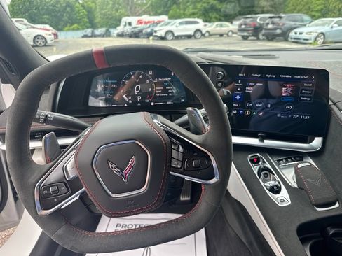 Used 2023 Chevrolet Corvette Stingray Premium Conv w/ Z51 Performance Package RWD image 9