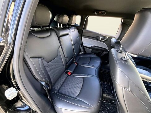 Certified 2025 Jeep Compass Latitude image 22