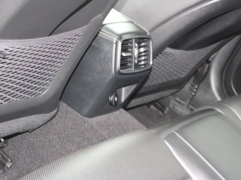 Used 2022 Genesis G70 2.0T RWD image 34