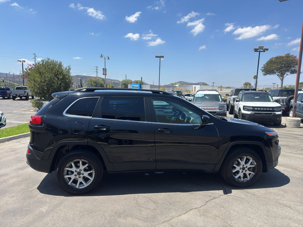 Used 2017 Jeep Cherokee Latitude FWD image 4