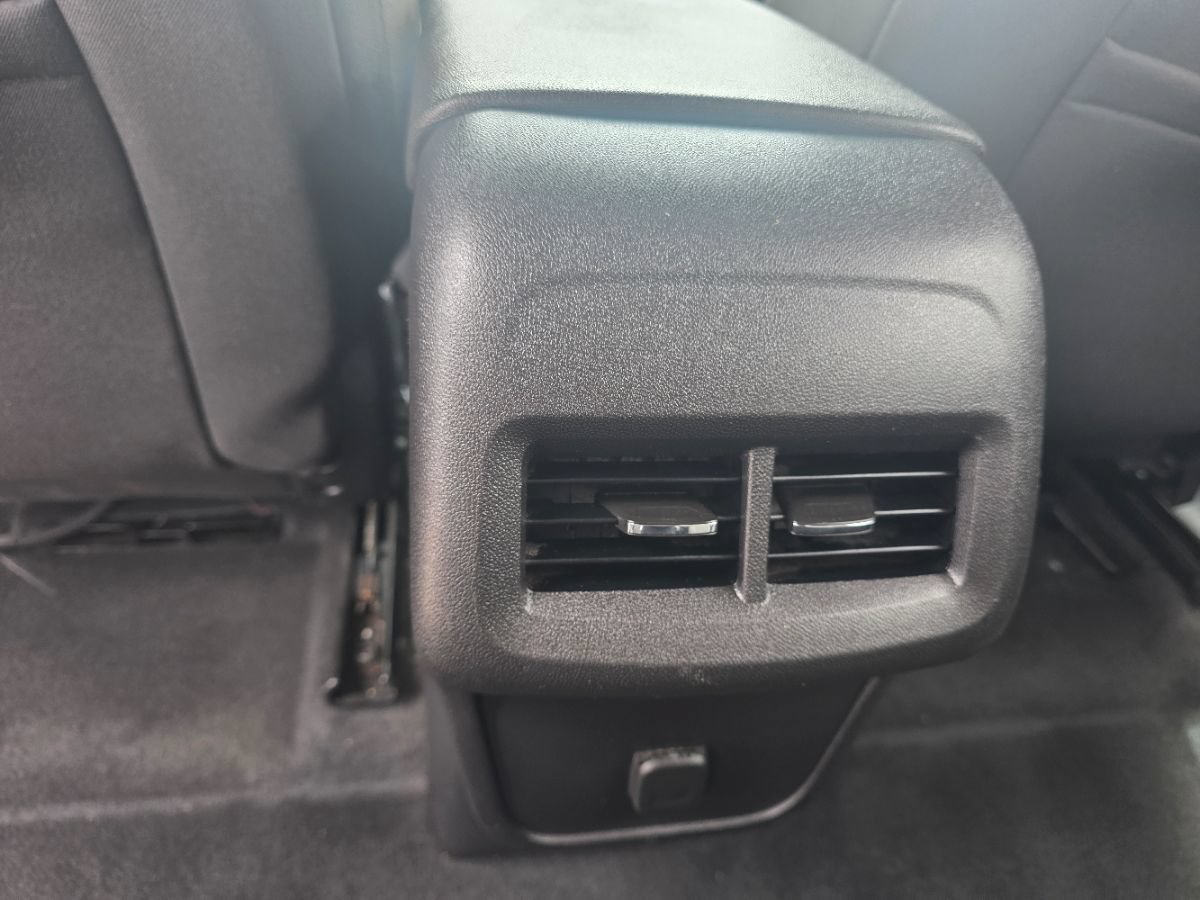 Used 2018 Chevrolet Equinox LT FWD image 33