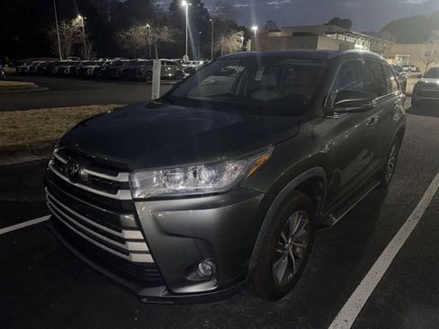 Used 2019 Toyota Highlander XLE image 11