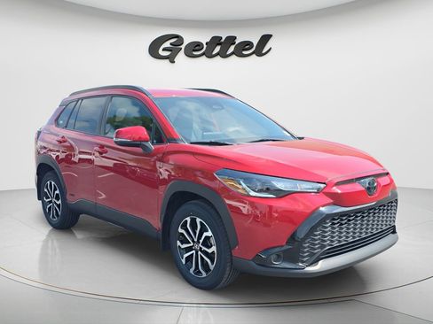 Used 2024 Toyota Corolla Cross SE image 2