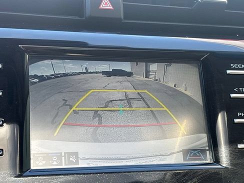 Used 2018 Toyota Camry XLE FWD image 11