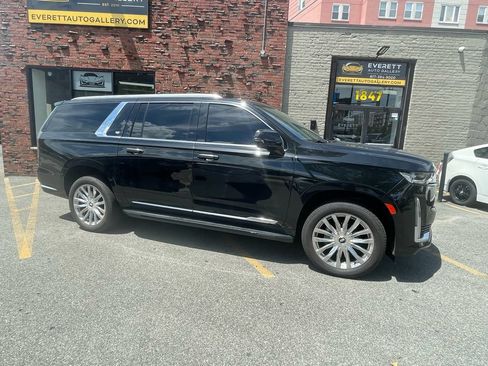 Used 2023 Cadillac Escalade ESV Premium Luxury AWD/4WD image 2