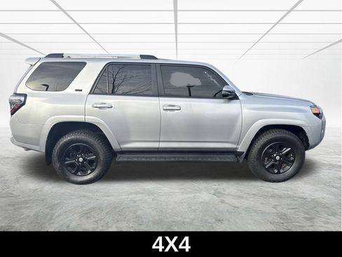 Used 2020 Toyota 4Runner SR5 Premium image 3