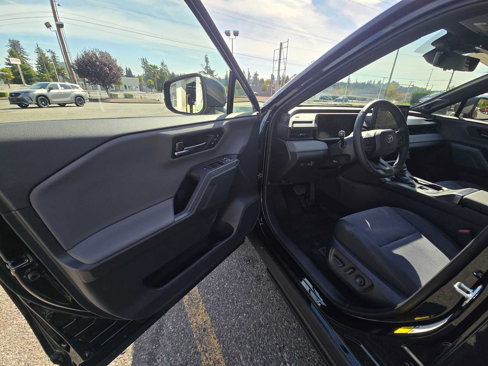 Used 2026 Toyota RAV4 XSE w/ Panoramic Sun Roof Package AWD/4WD image 20