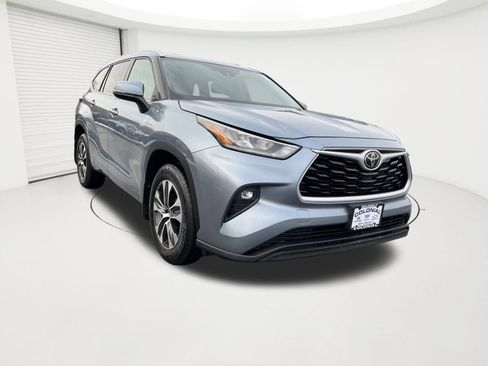 Used 2020 Toyota Highlander XLE image 5