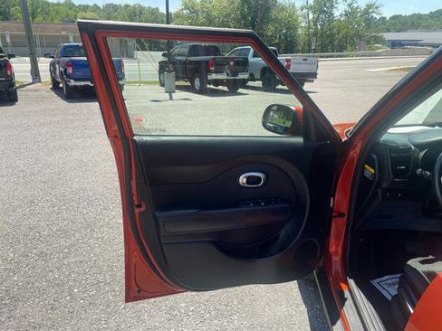 Used 2019 Kia Soul + FWD image 15