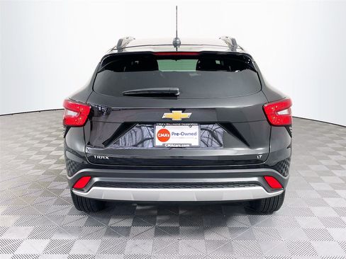 Used 2025 Chevrolet Trax LT w/ LT Convenience Package image 7