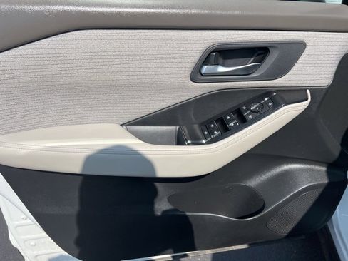 Used 2023 Nissan Rogue SV image 22