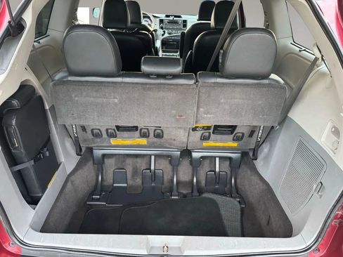 Used 2013 Toyota Sienna SE image 26